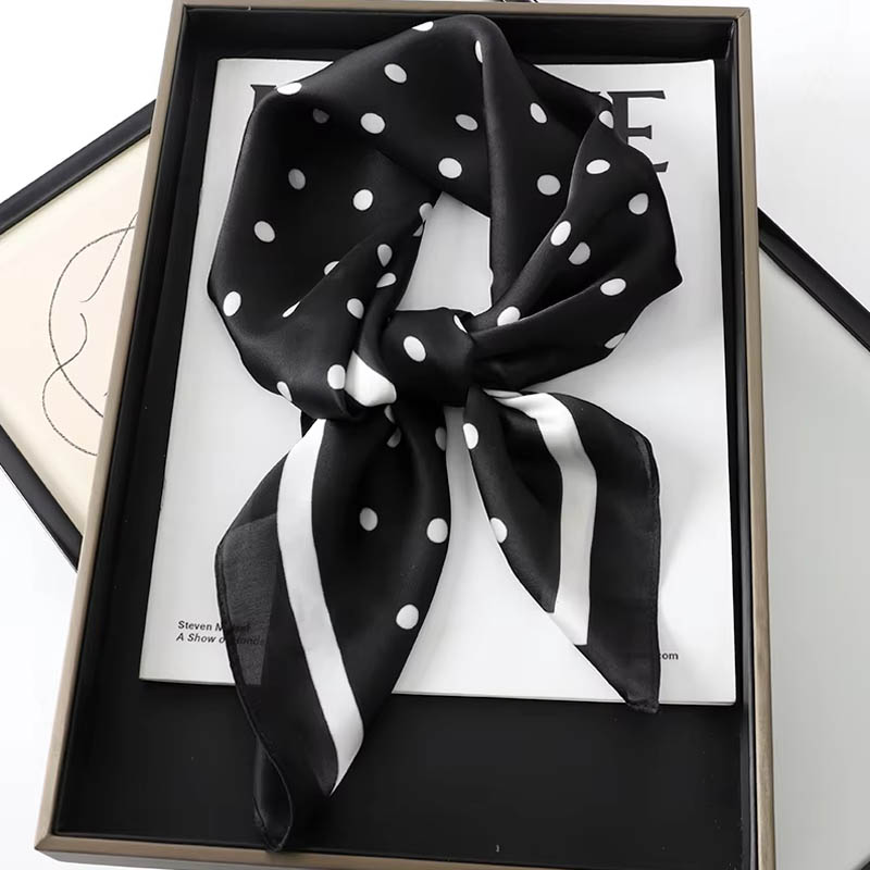 Syal Segi Empat Sutra Wanita M - Scarf Silk Square ulasan dan harga